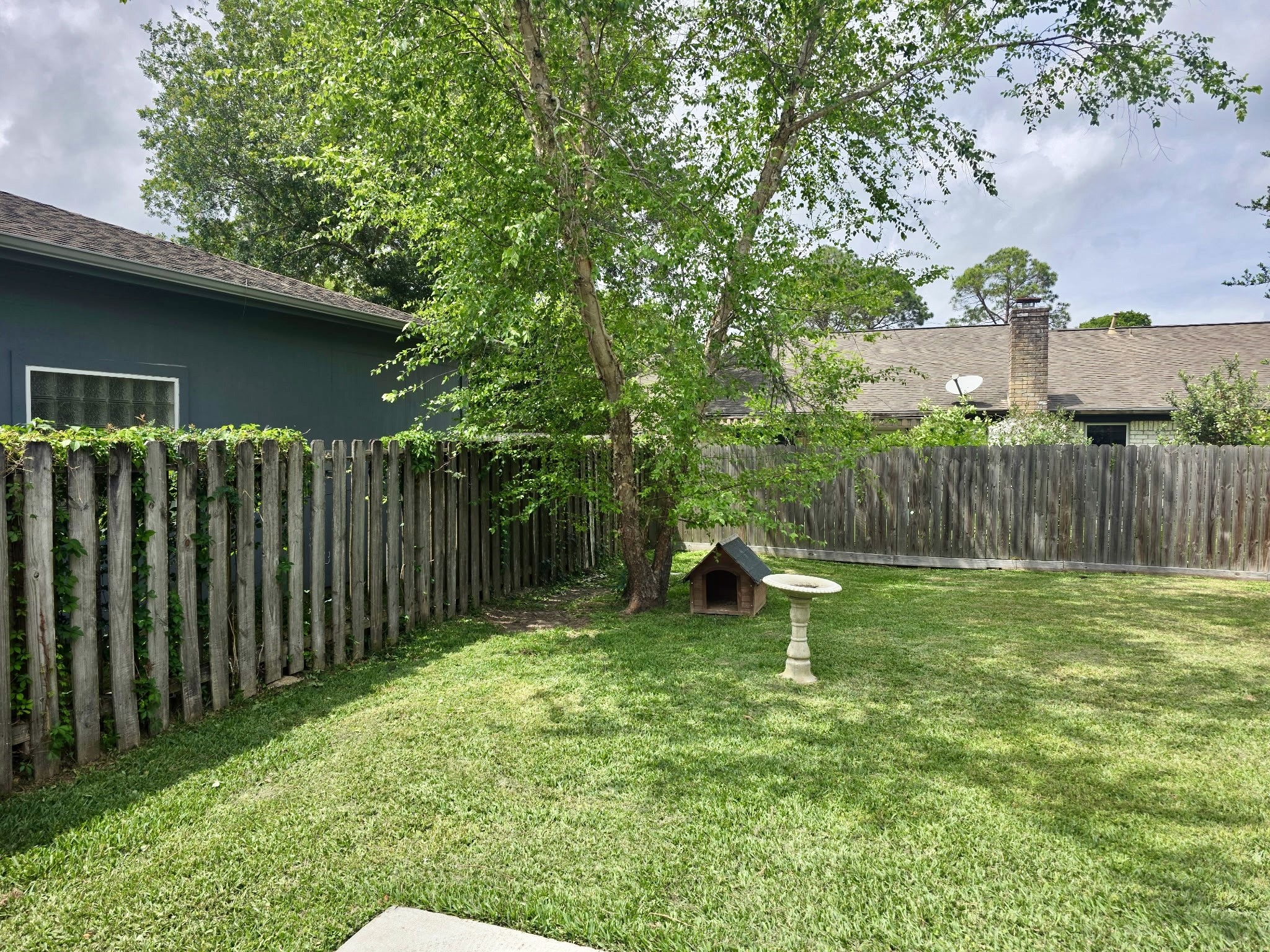 16007 Mill Point Drive Houston, TX 77059 - Photo 8 of 38