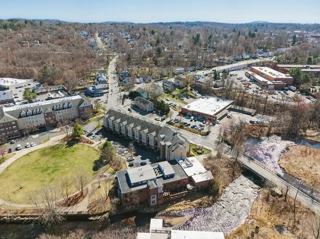 $879,900 | 2 Powder Mill Square, Unit 2B, Andover, MA 01810