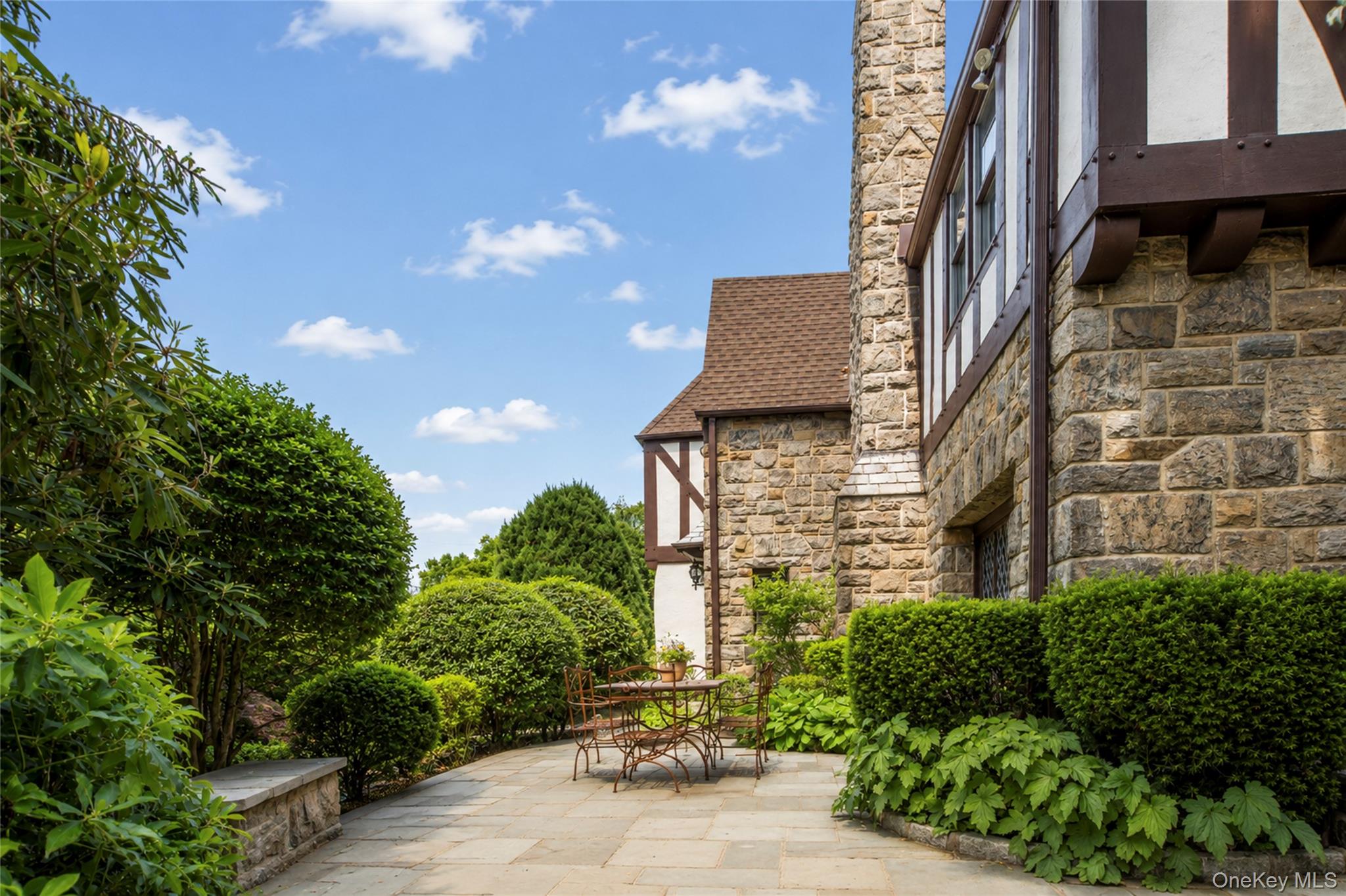 18 Hemlock Road Bronxville, NY 10708 - Photo 23 of 31