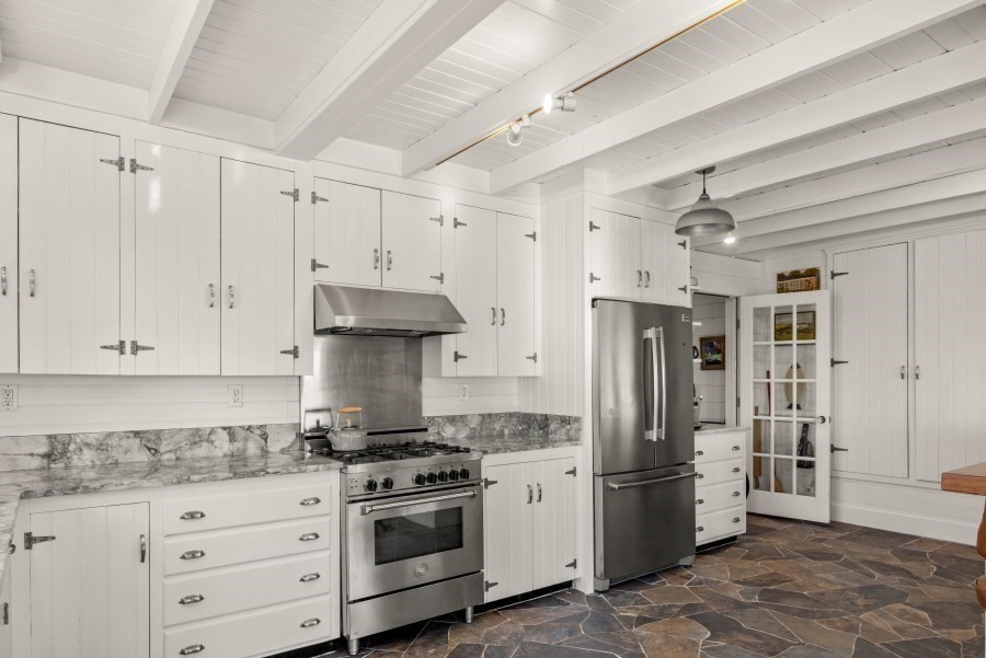 205 S Road Chilmark, MA 02535 - Photo 14 of 41