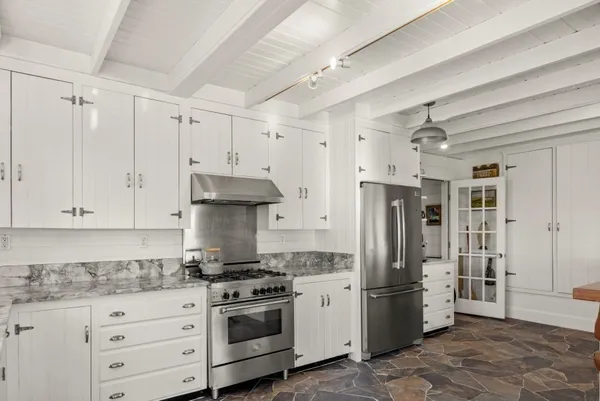 $5,650,000 | 205 S Road, Chilmark, MA 02535