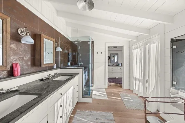 $5,650,000 | 205 S Road, Chilmark, MA 02535