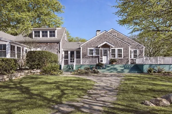 $5,650,000 | 205 S Road, Chilmark, MA 02535