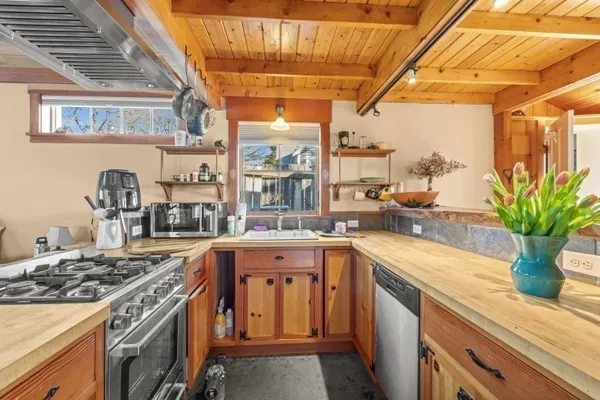 $5,650,000 | 205 S Road, Chilmark, MA 02535