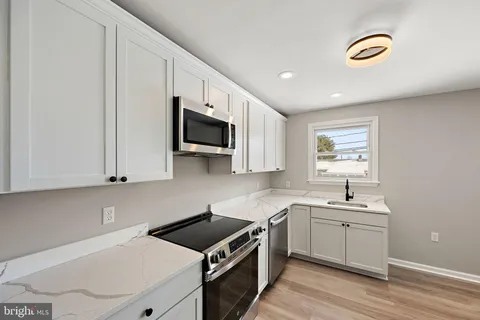 $379,999 | 318 South Dupont Road, Wilmington, DE 19804