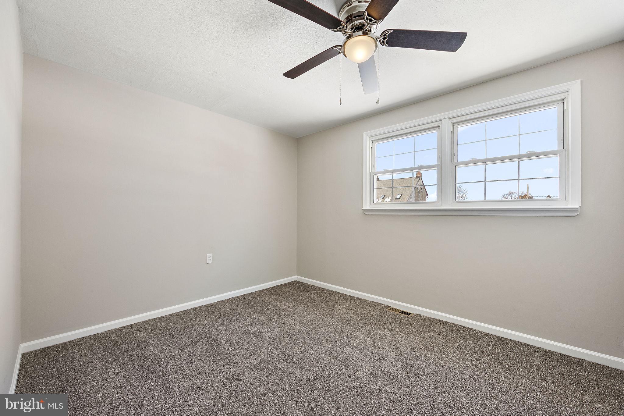 318 South Dupont Road Wilmington, DE 19804 - Photo 12 of 32 First bedroom