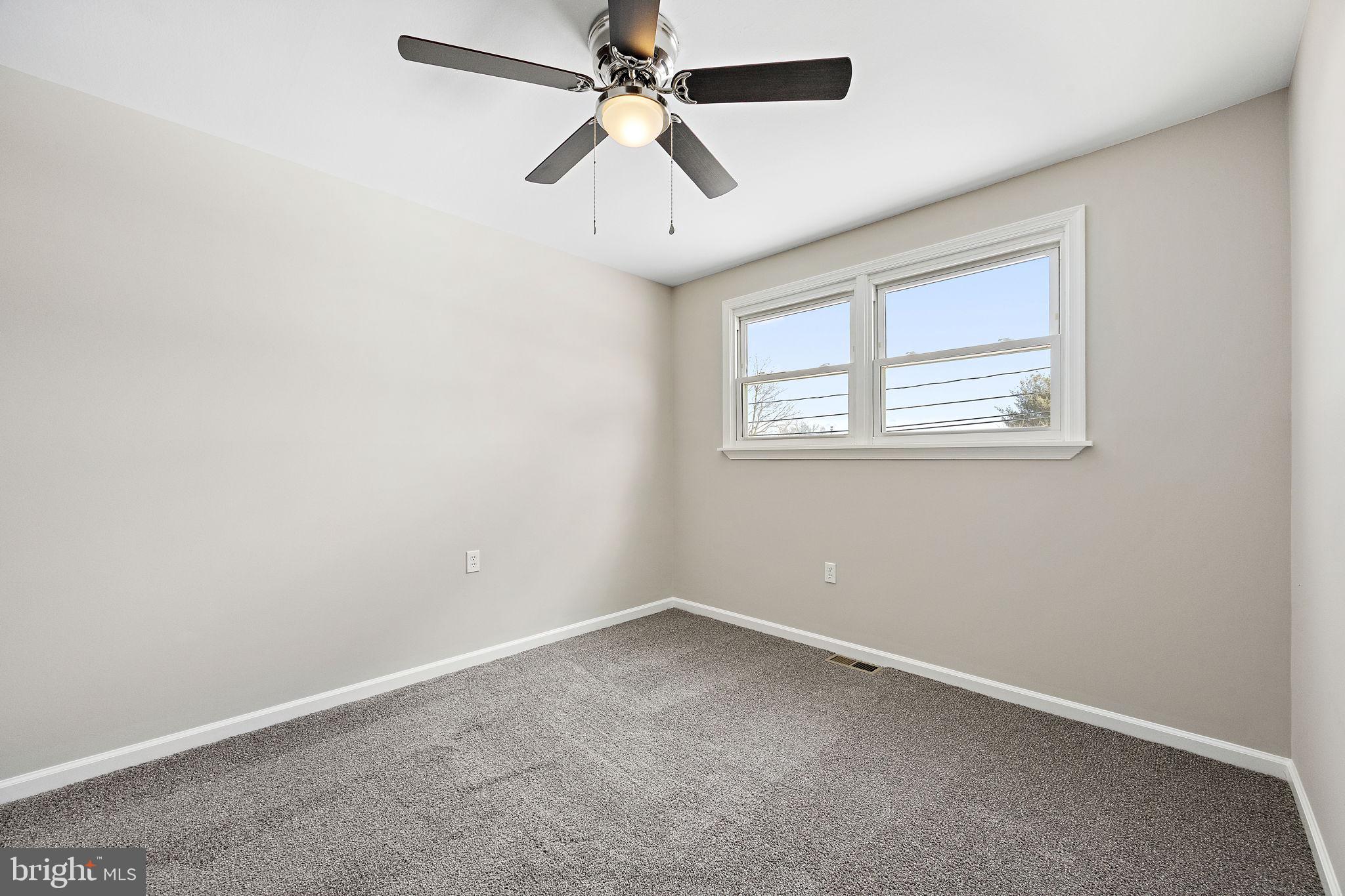 318 South Dupont Road Wilmington, DE 19804 - Photo 17 of 32 Third bedroom