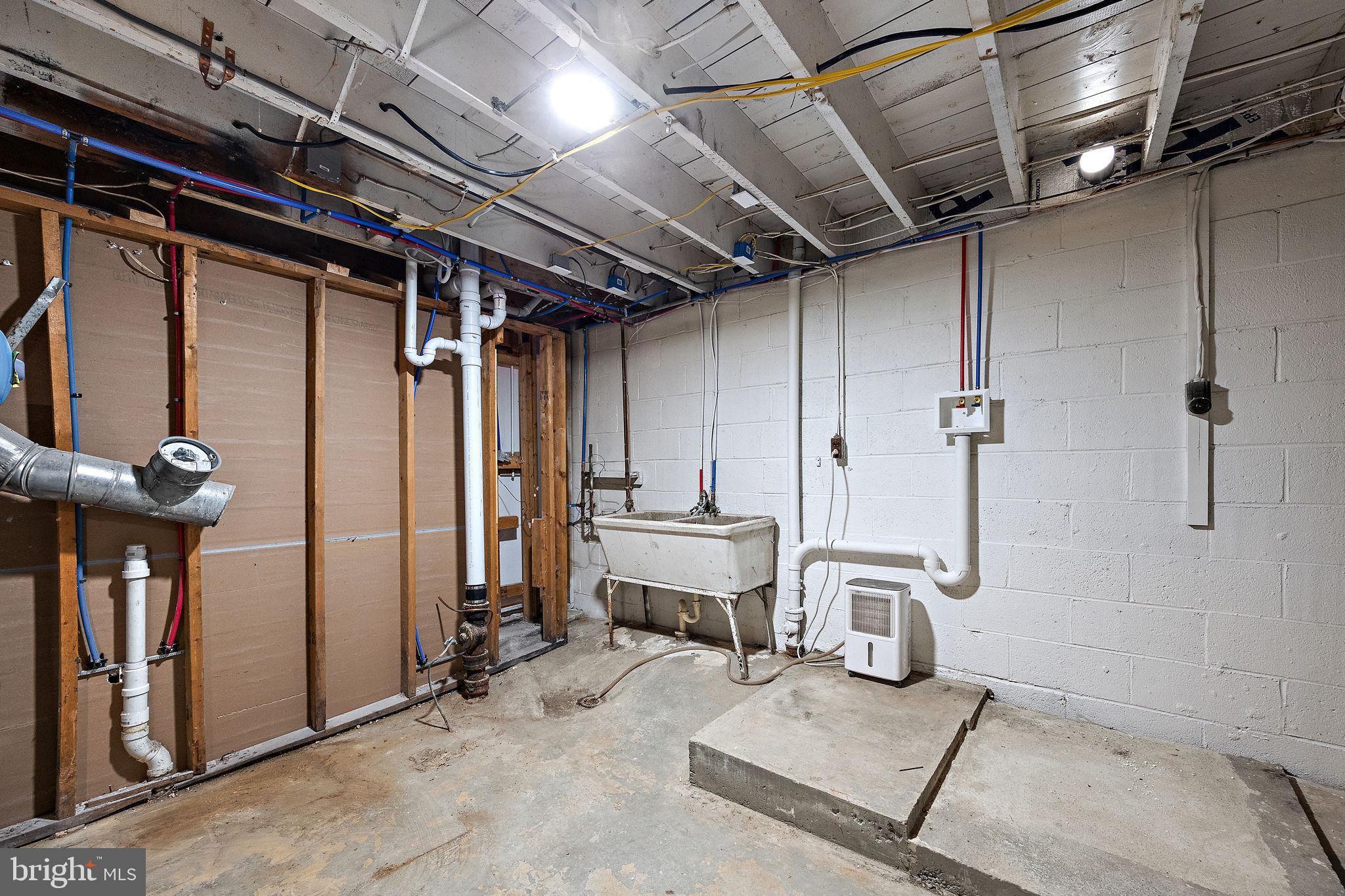 318 South Dupont Road Wilmington, DE 19804 - Photo 25 of 32 Washer / Dryer hook up