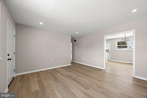 $379,999 | 318 South Dupont Road, Wilmington, DE 19804