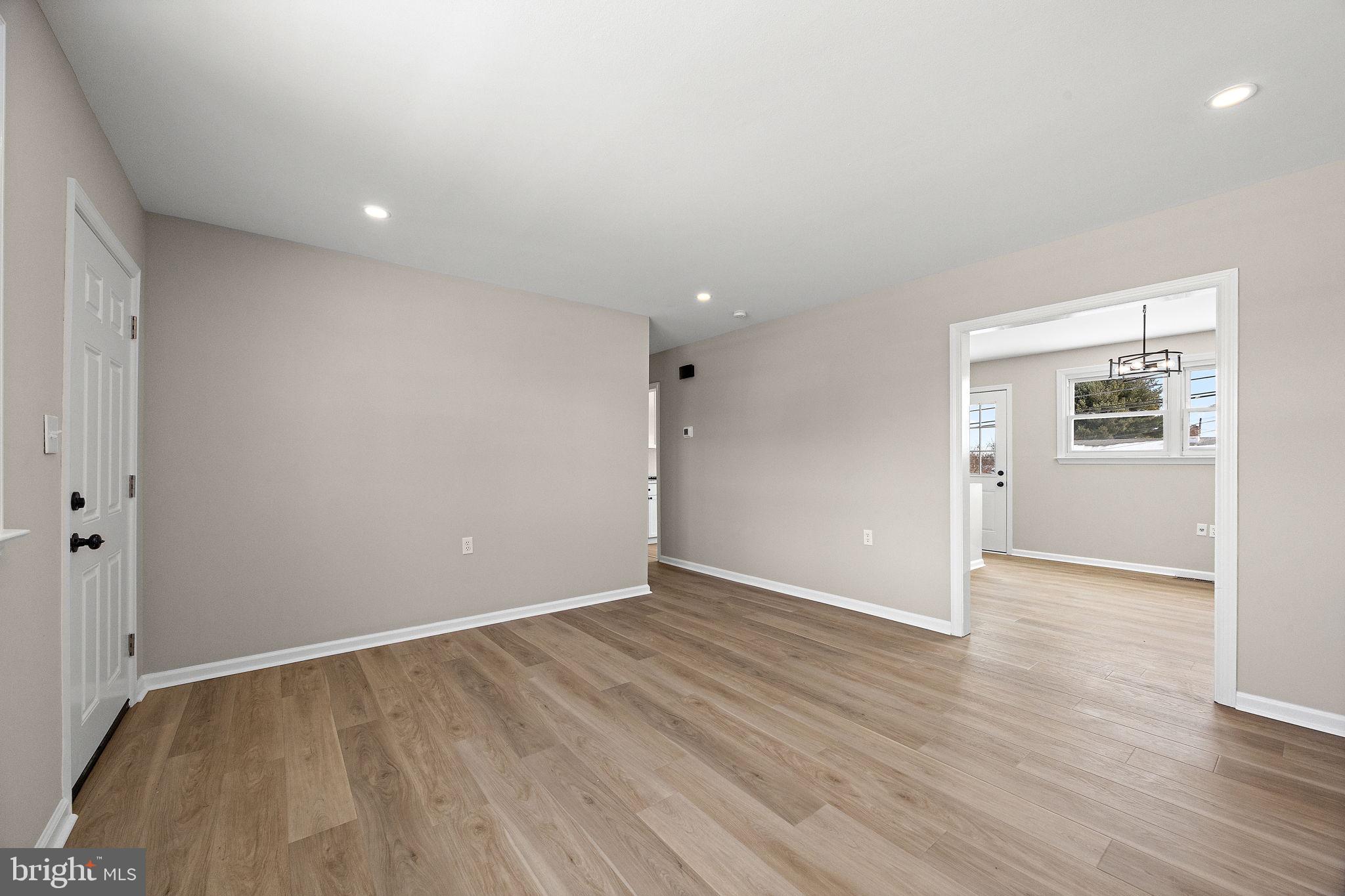 318 South Dupont Road Wilmington, DE 19804 - Photo 3 of 32