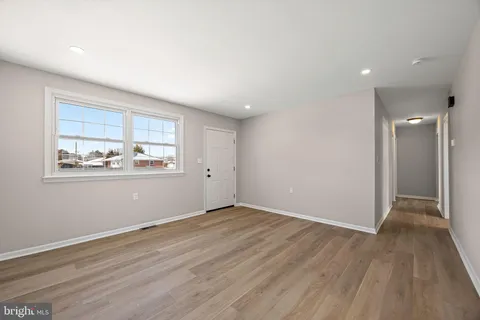 $379,999 | 318 South Dupont Road, Wilmington, DE 19804