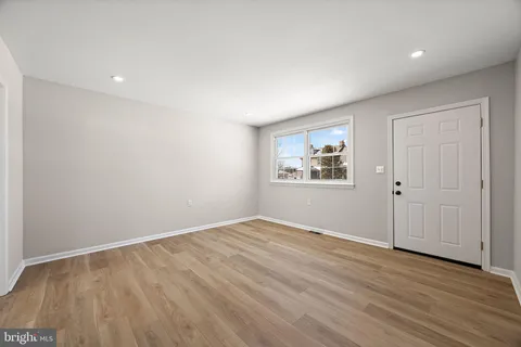 $379,999 | 318 South Dupont Road, Wilmington, DE 19804