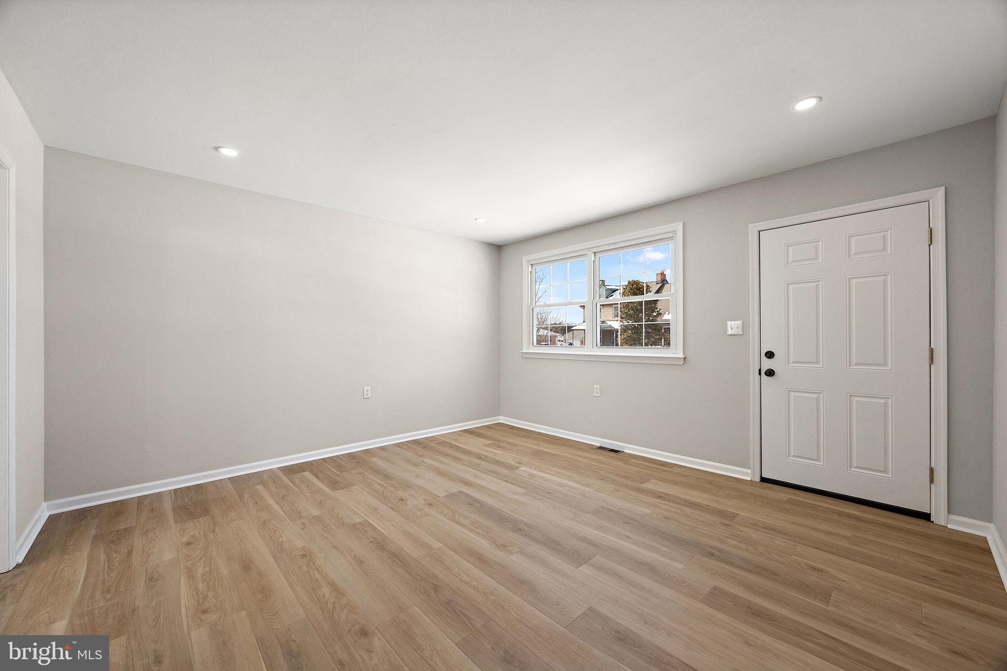 318 South Dupont Road Wilmington, DE 19804 - Photo 5 of 32