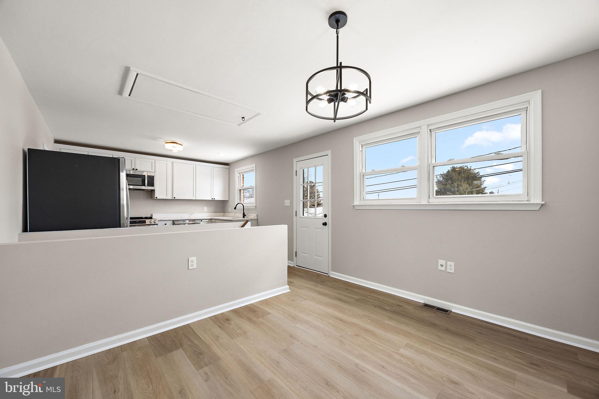 318 South Dupont Road Wilmington, DE 19804 - Photo 7 of 32