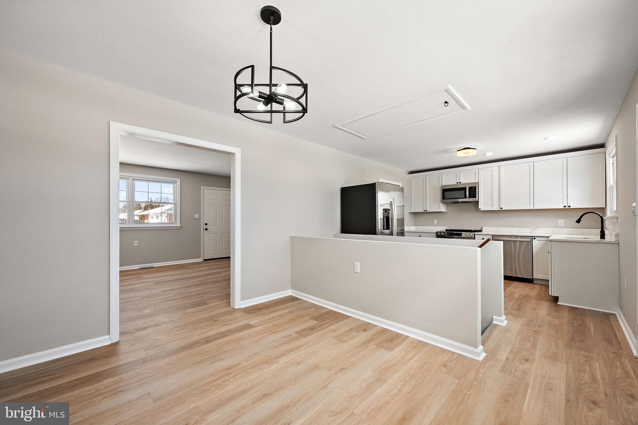 318 South Dupont Road Wilmington, DE 19804 - Photo 8 of 32 Dining room