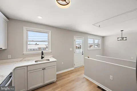 $379,999 | 318 South Dupont Road, Wilmington, DE 19804