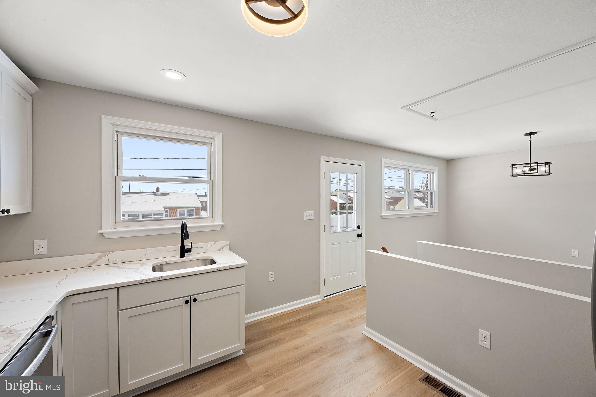 318 South Dupont Road Wilmington, DE 19804 - Photo 10 of 32