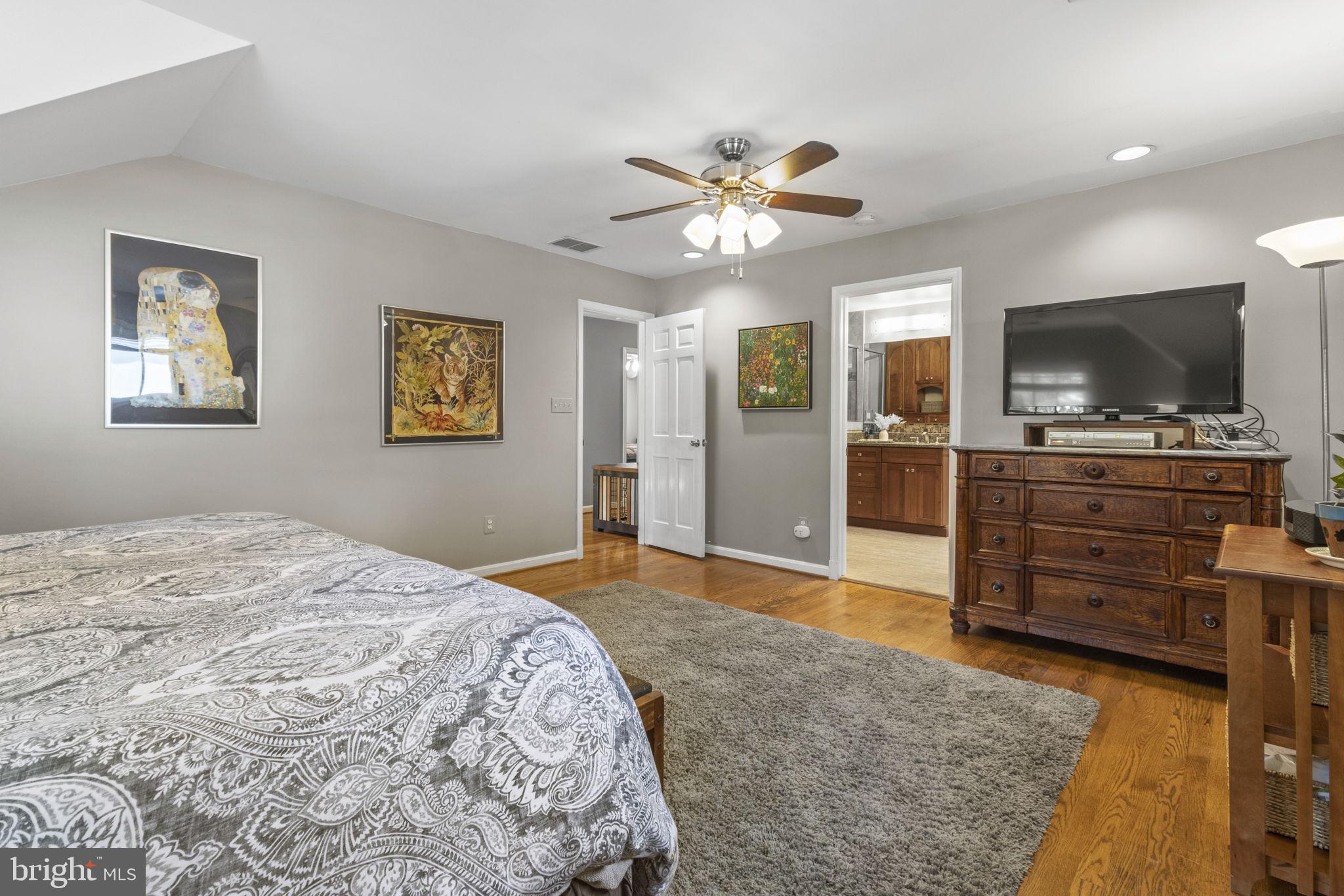 10016 Hall Road Potomac, MD 20854 - Photo 15 of 30 Primary Bedroom Suite