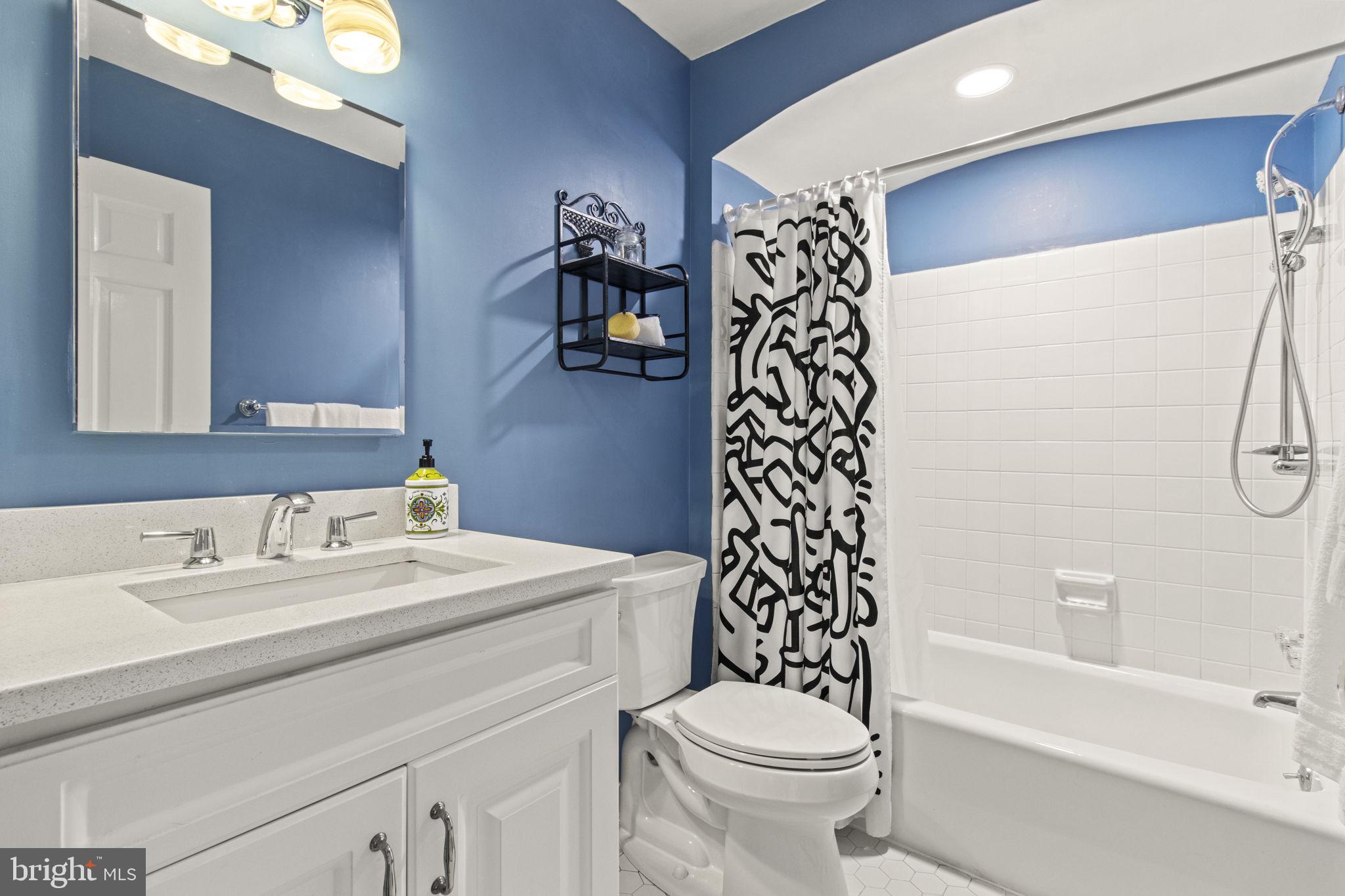 10016 Hall Road Potomac, MD 20854 - Photo 22 of 30 Second Family Bath