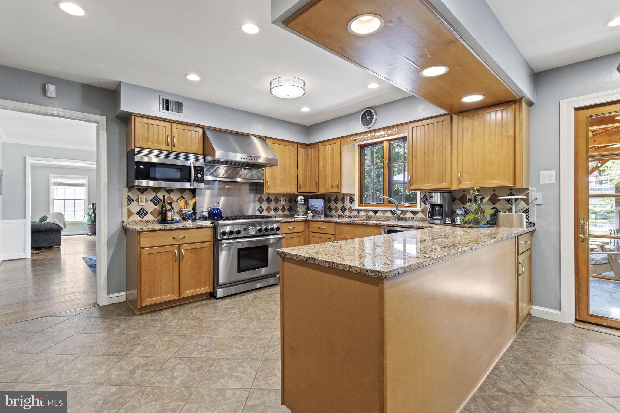 10016 Hall Road Potomac, MD 20854 - Photo 6 of 30 Updated Kitchen with Granite and Stainless Steel
