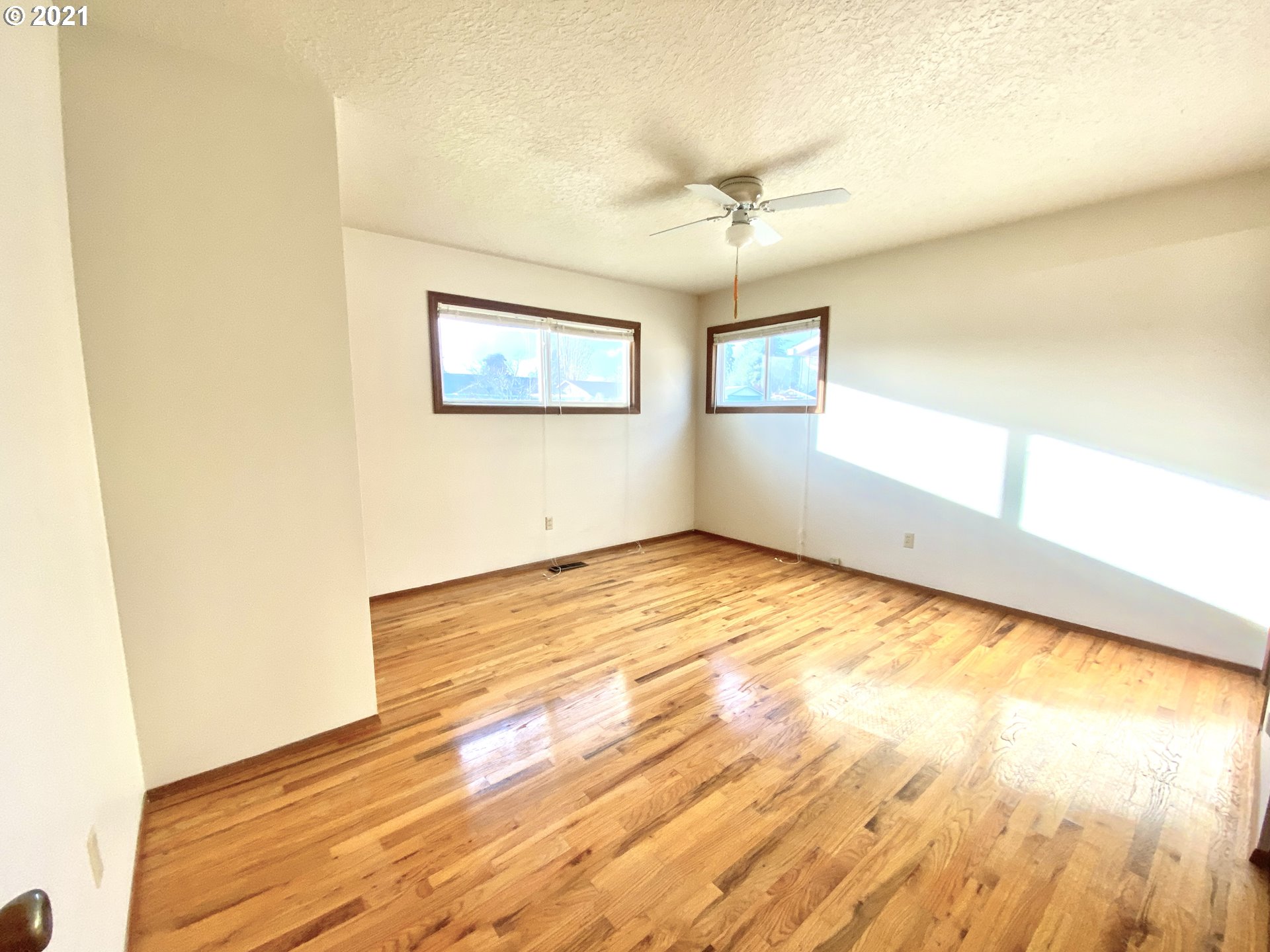 1144 Princeton Road Woodburn, OR 97071 - Photo 5 of 25 Gallery Image 5