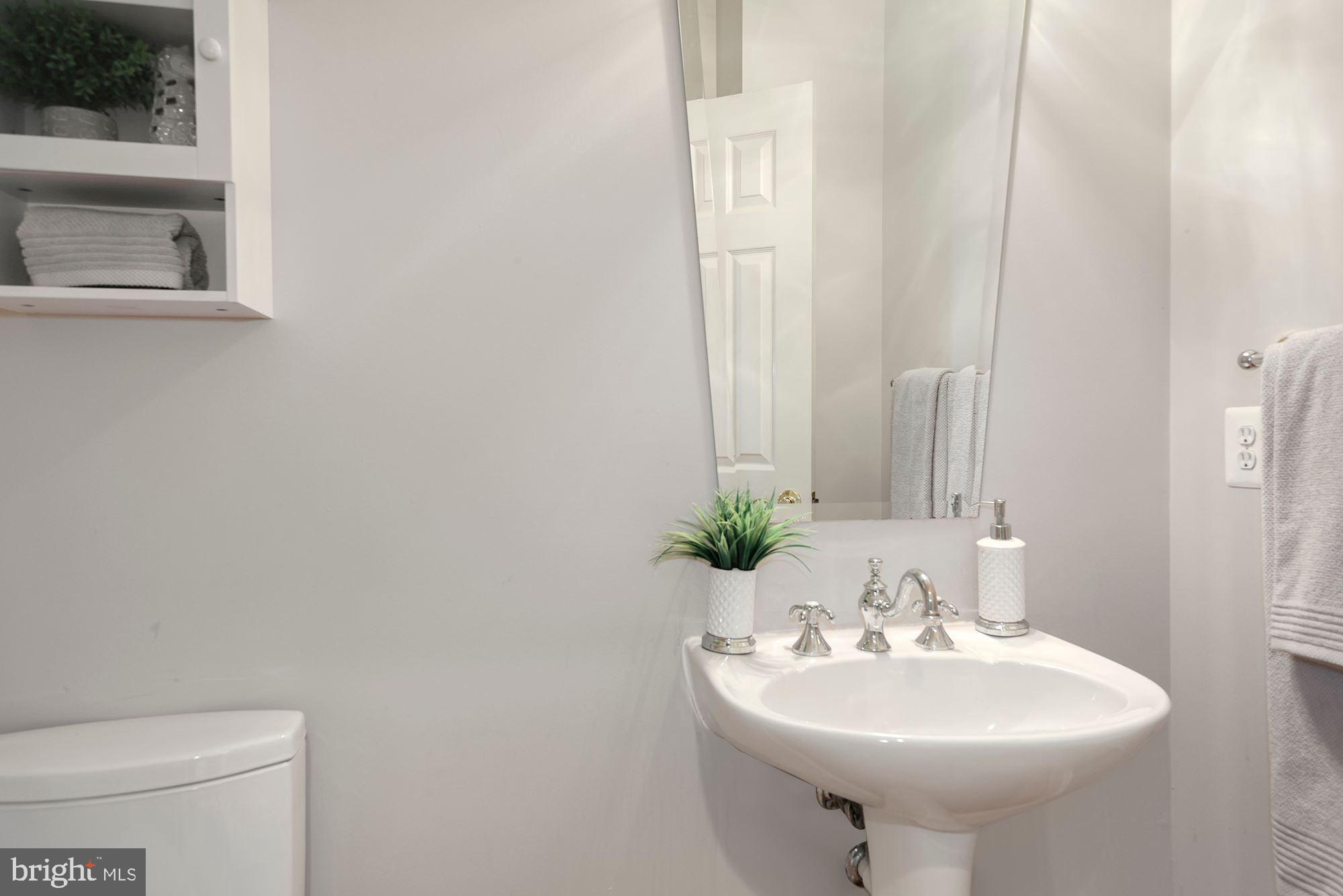6808 Rannoch Road Bethesda, MD 20817 - Photo 17 of 38 Powder room off foyer