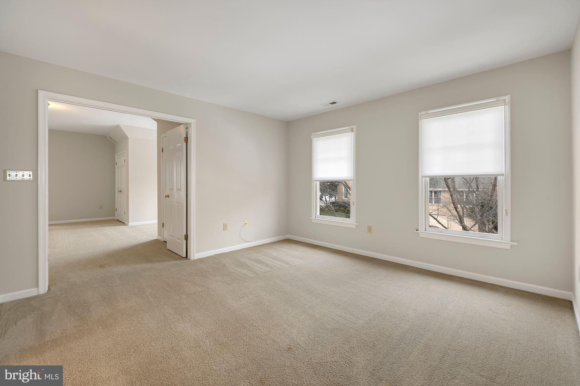 6808 Rannoch Road Bethesda, MD 20817 - Photo 20 of 38 Huge sitting room off main bdr