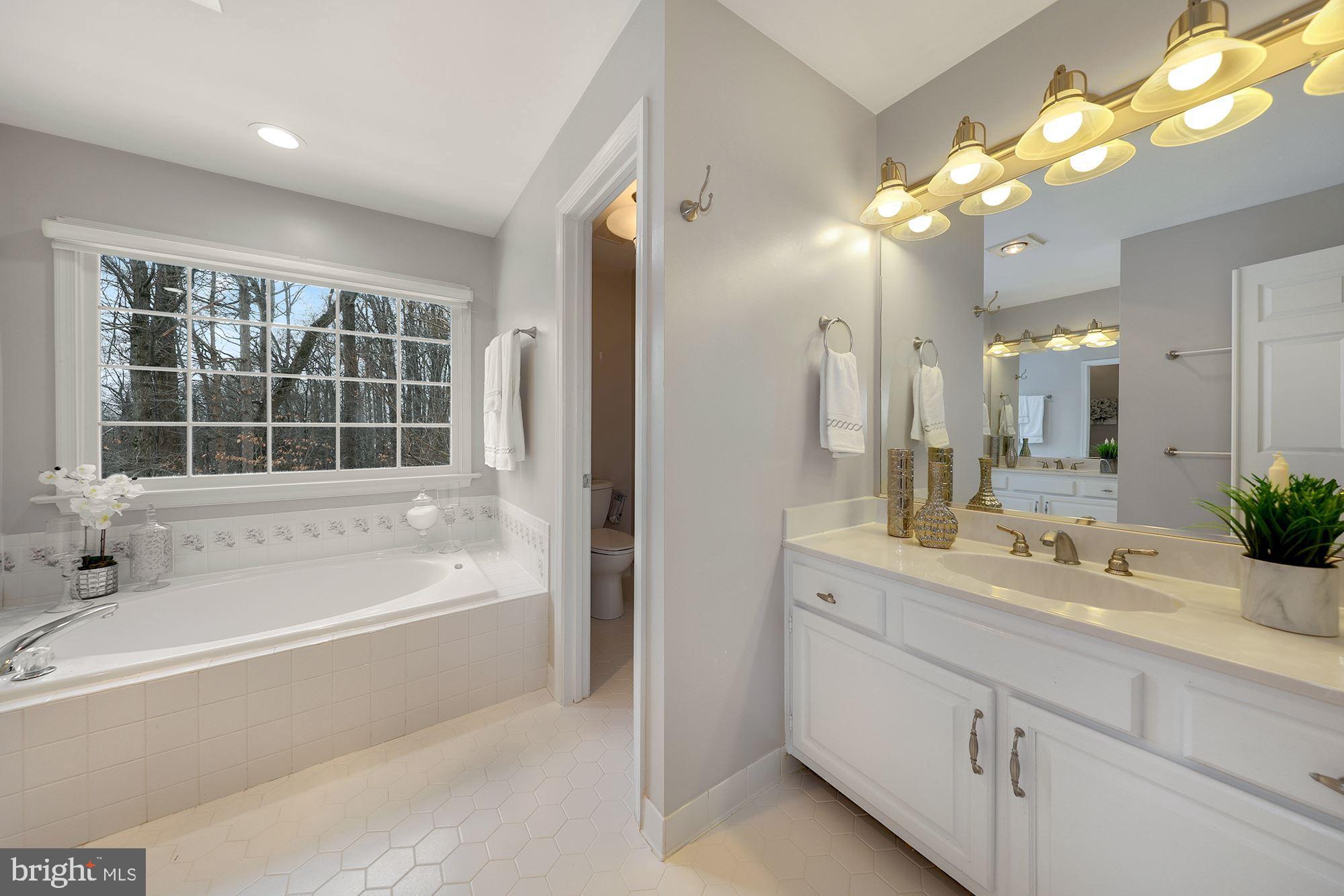 6808 Rannoch Road Bethesda, MD 20817 - Photo 25 of 38 Main bathroom w/jetted tub and sep toilet