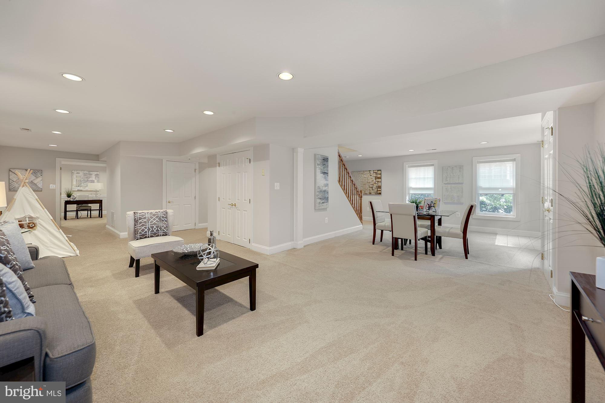 6808 Rannoch Road Bethesda, MD 20817 - Photo 31 of 38 Family room