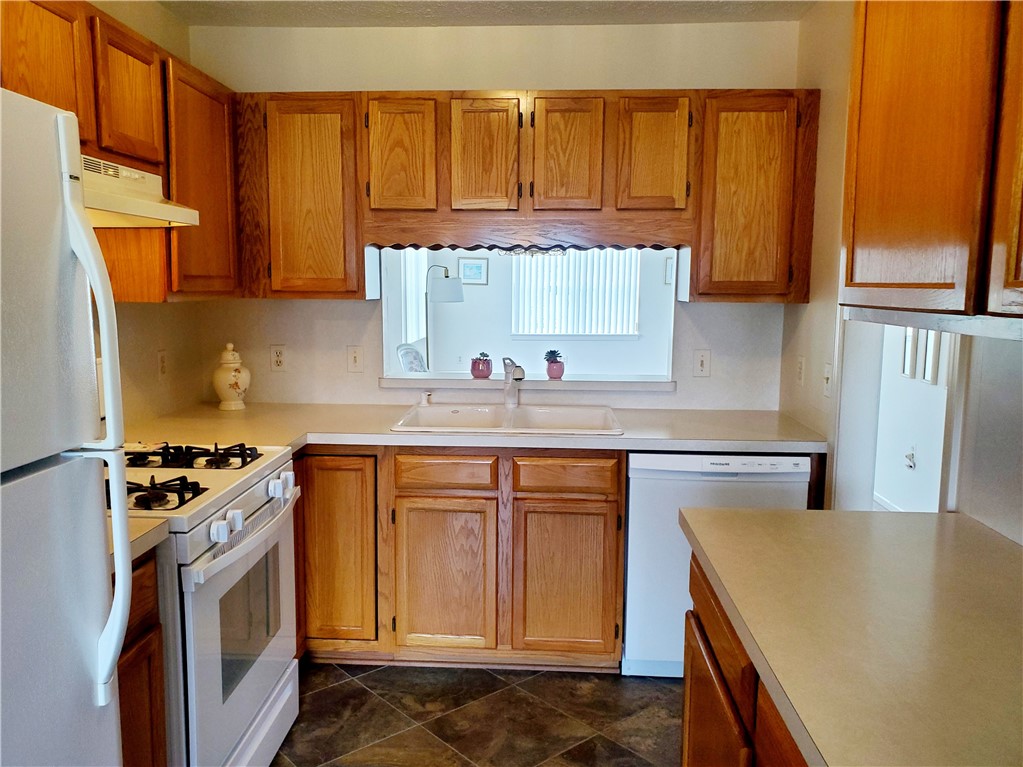 10 Coran Circle Greece, NY 14616 - Photo 11 of 44 Love the cut out.