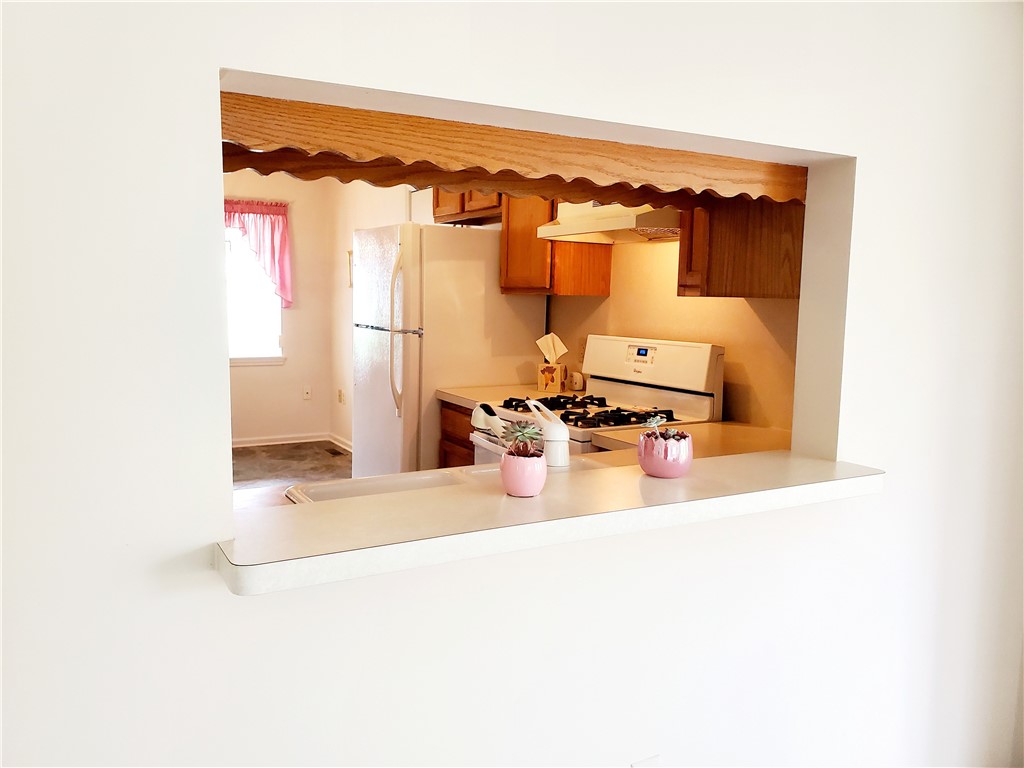 10 Coran Circle Greece, NY 14616 - Photo 19 of 44 The cute cut out above the kitchen sink.