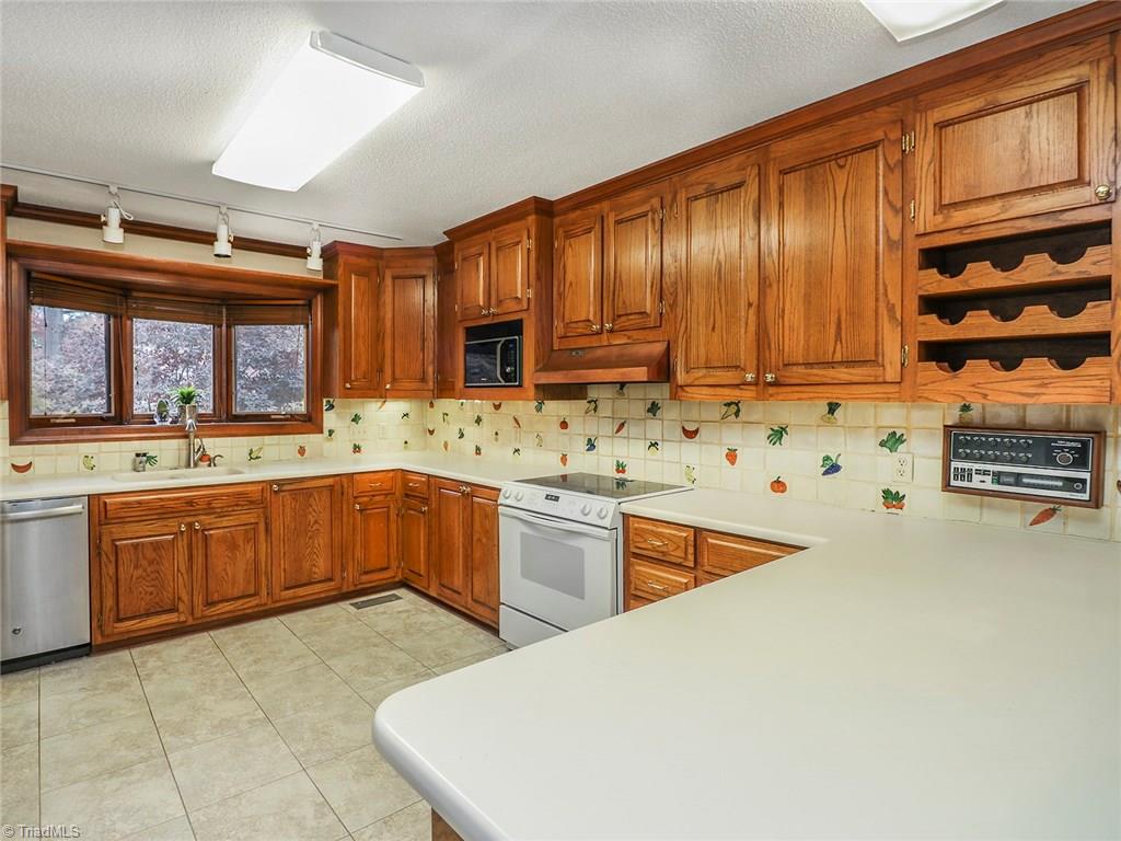 108 Mendenhall Road Jamestown, NC 27282 - Photo 11 of 30 Gallery Image 11