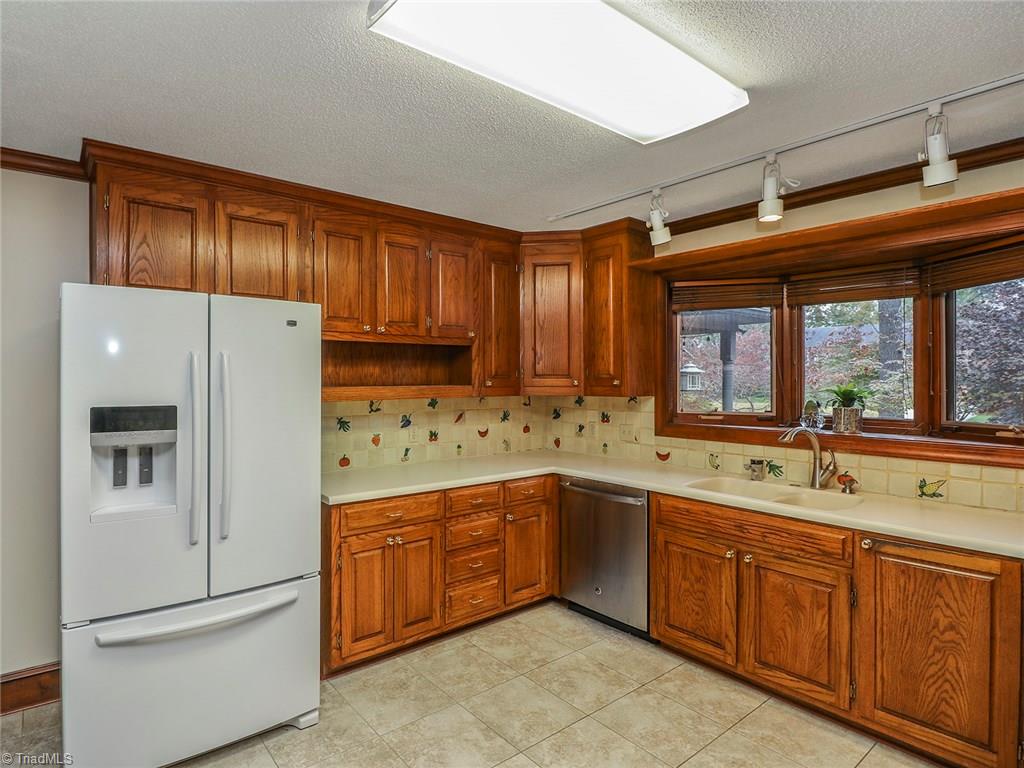 108 Mendenhall Road Jamestown, NC 27282 - Photo 13 of 30 Gallery Image 13