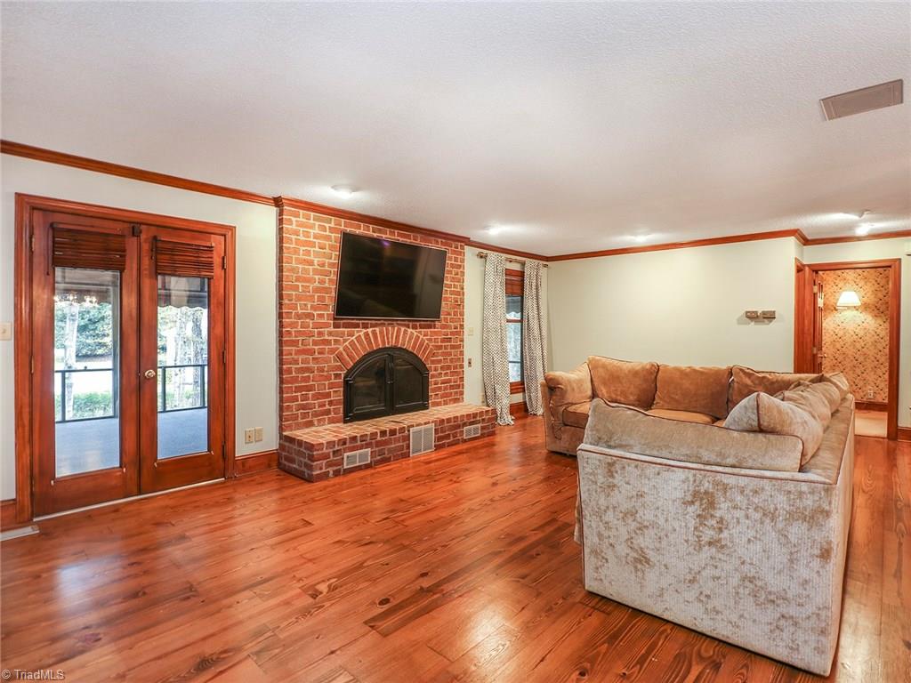 108 Mendenhall Road Jamestown, NC 27282 - Photo 4 of 30 Gallery Image 4