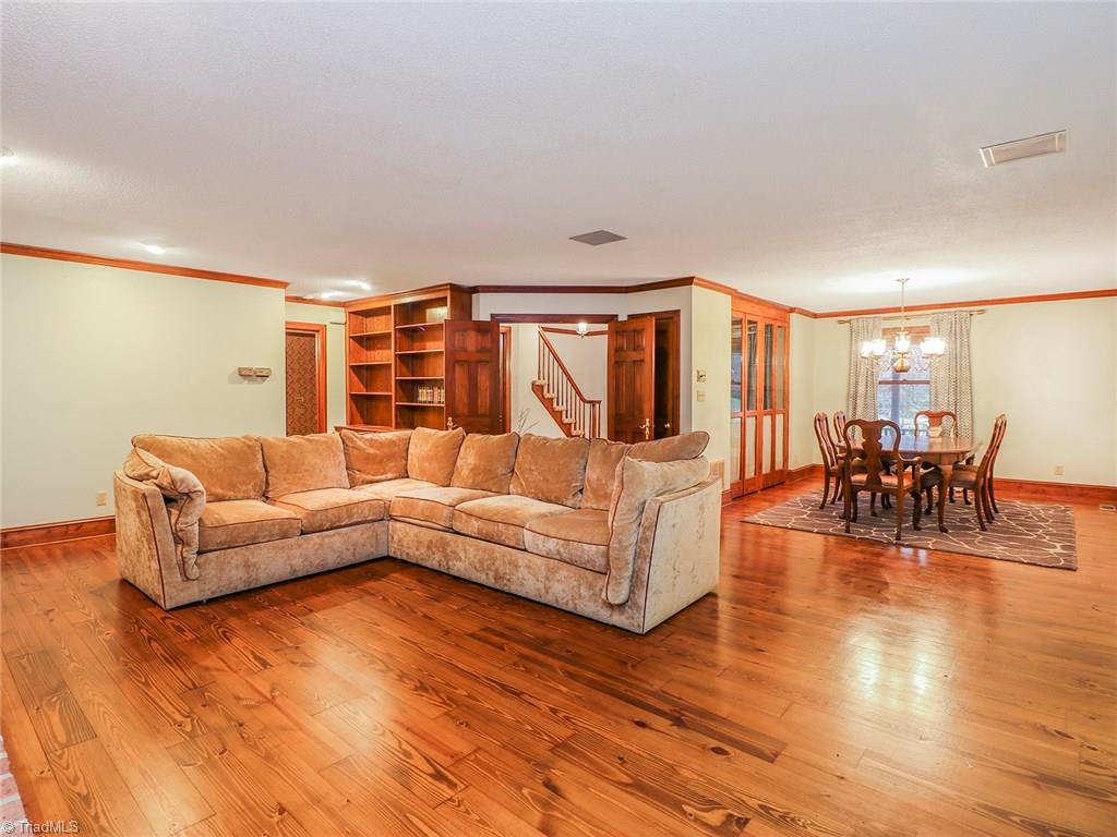 108 Mendenhall Road Jamestown, NC 27282 - Photo 5 of 30 Gallery Image 5