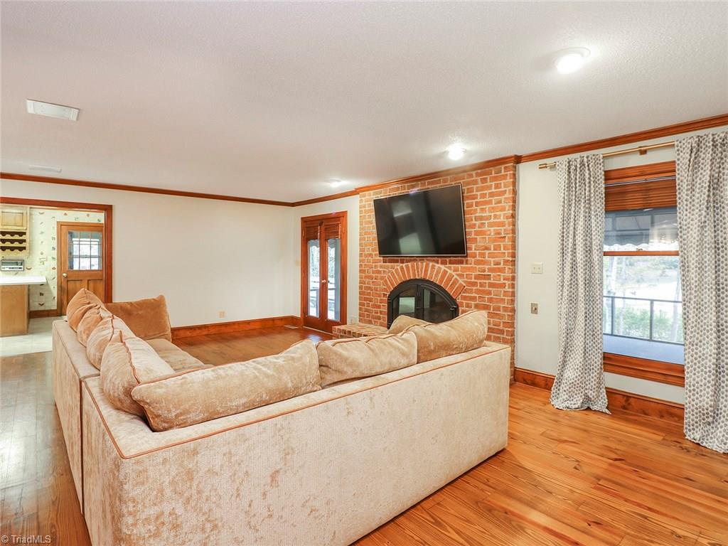 108 Mendenhall Road Jamestown, NC 27282 - Photo 6 of 30 Gallery Image 6