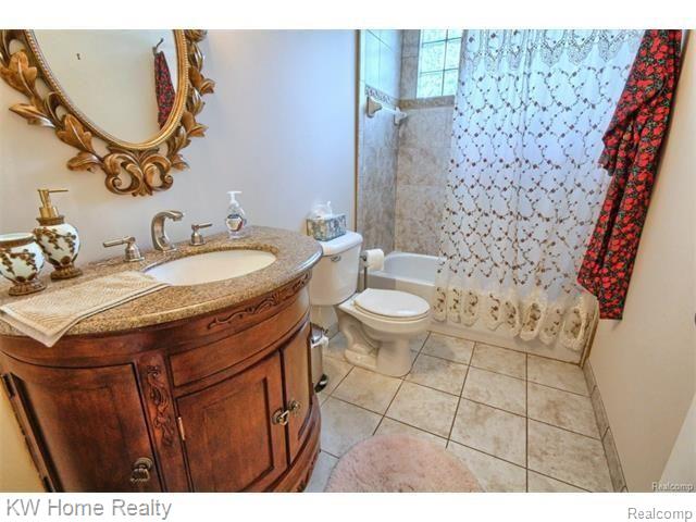 3097 Grove Street Keego Harbor, MI 48320 - Photo 17 of 21