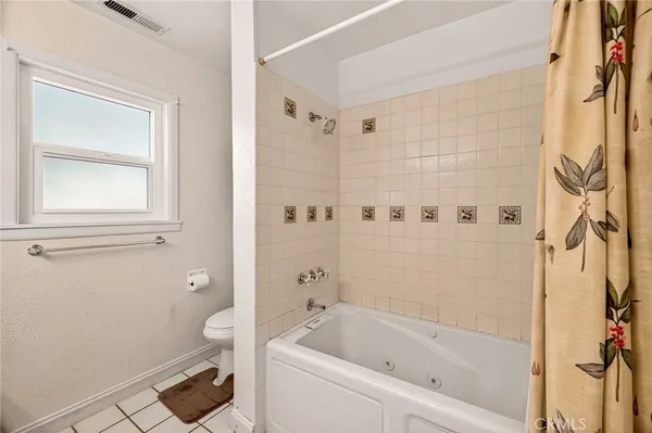 a view of yard with green space