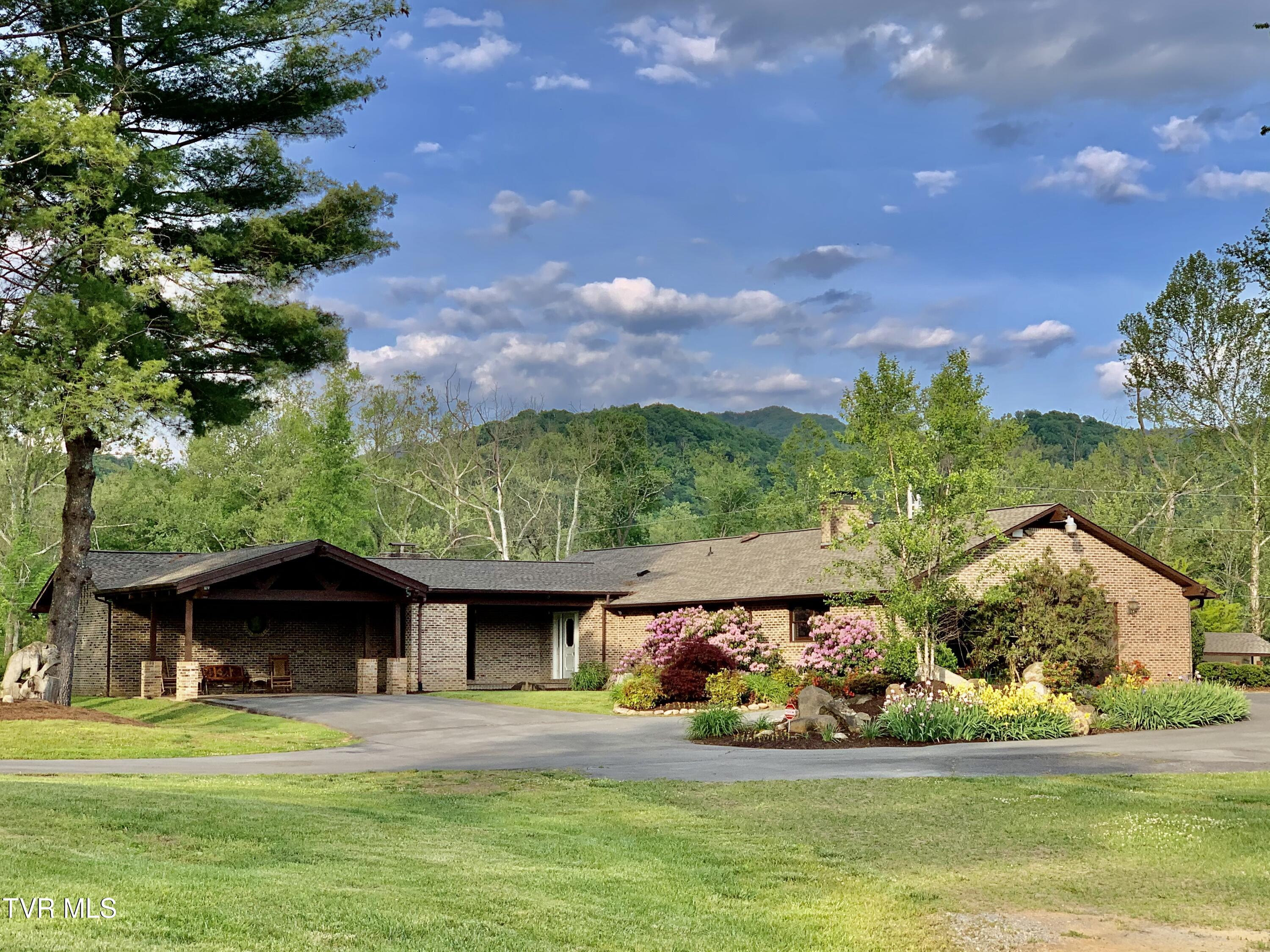 426 River Islands Road Elizabethton, TN 37643 - Photo 1 of 167 IMG_2745