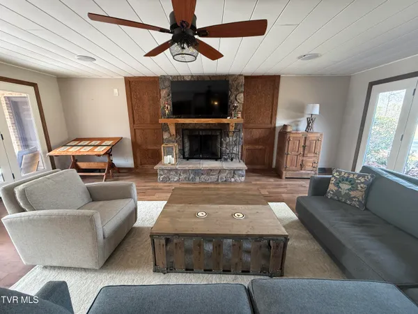 $1,550,000 | 426 River Islands Road, Elizabethton, TN 37643