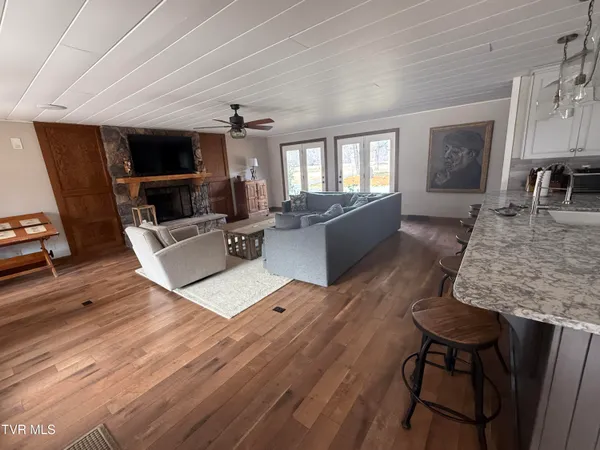 $1,550,000 | 426 River Islands Road, Elizabethton, TN 37643