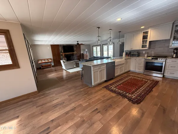 $1,550,000 | 426 River Islands Road, Elizabethton, TN 37643