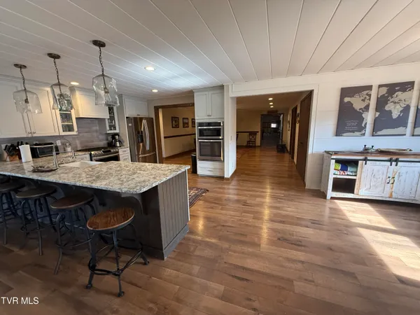 $1,550,000 | 426 River Islands Road, Elizabethton, TN 37643