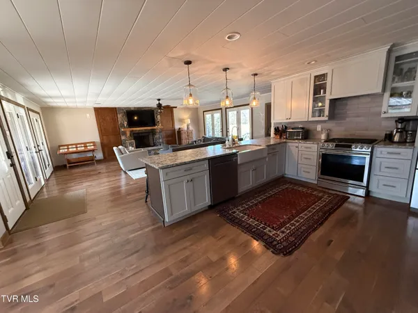 $1,550,000 | 426 River Islands Road, Elizabethton, TN 37643