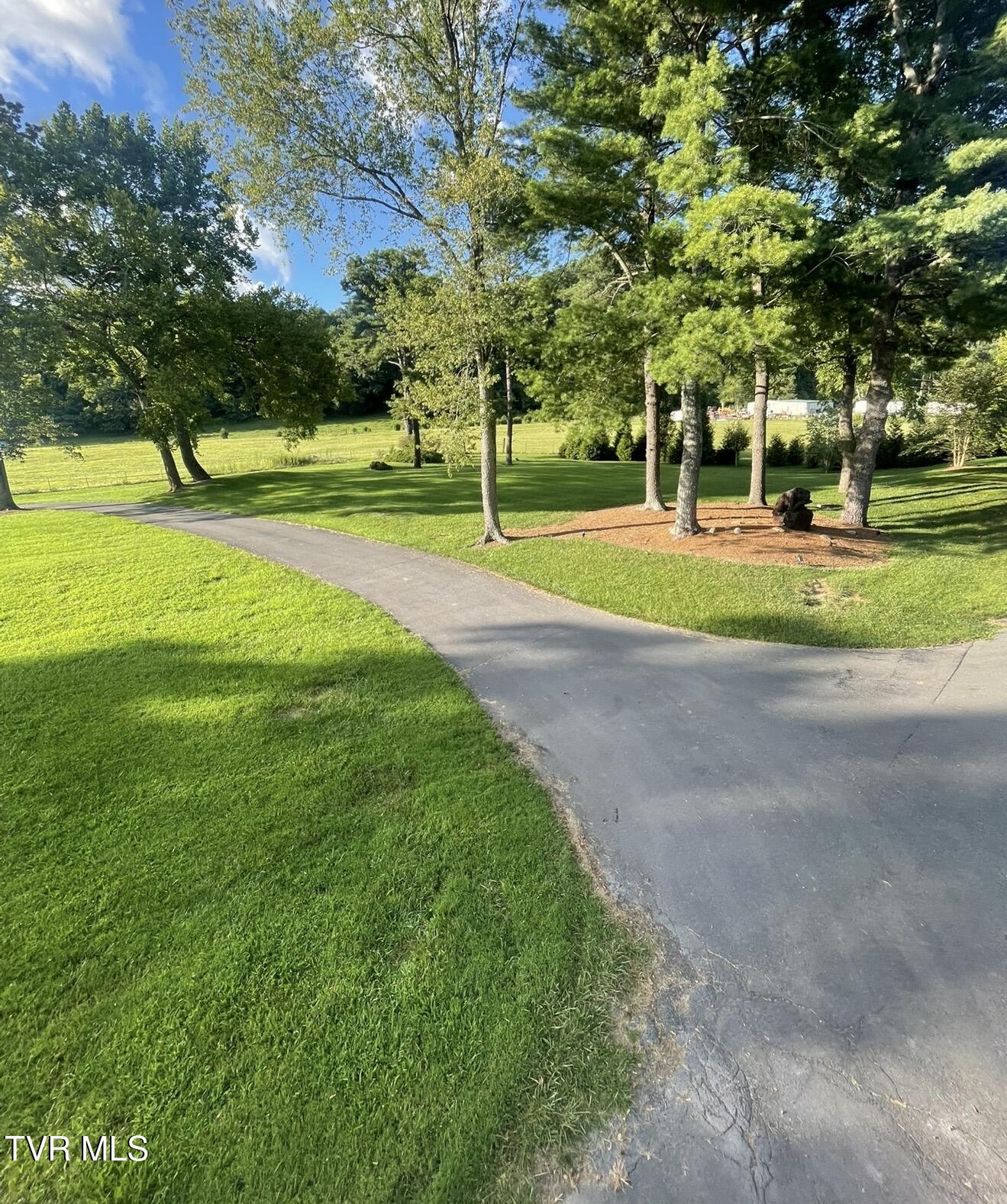 426 River Islands Road Elizabethton, TN 37643 - Photo 5 of 167 IMG_3916