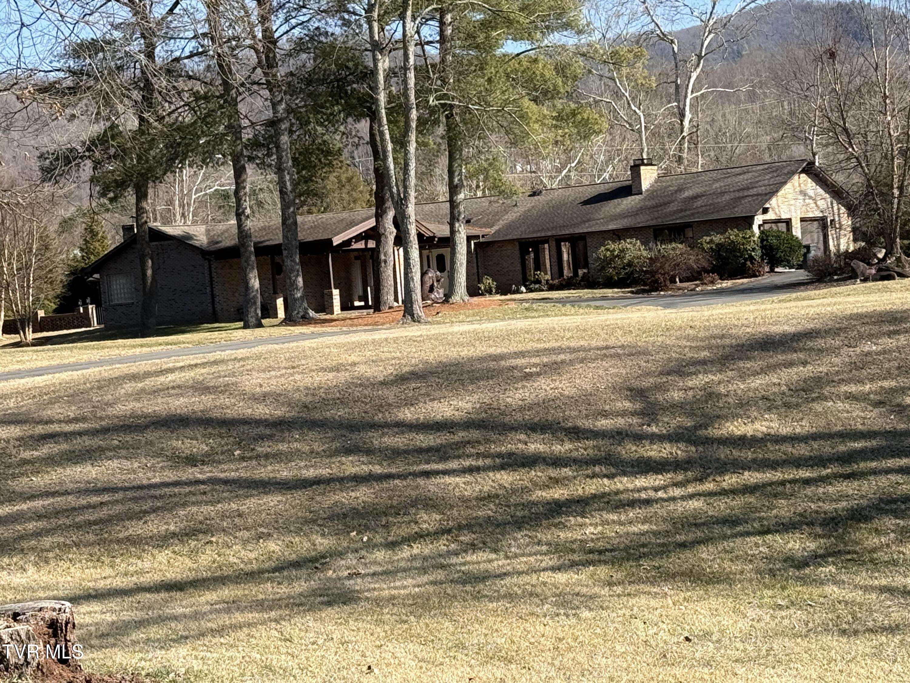 426 River Islands Road Elizabethton, TN 37643 - Photo 8 of 167 IMG_3669