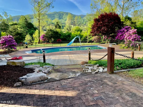 $1,550,000 | 426 River Islands Road, Elizabethton, TN 37643