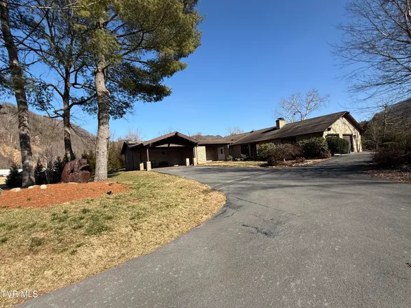 $1,550,000 | 426 River Islands Road, Elizabethton, TN 37643
