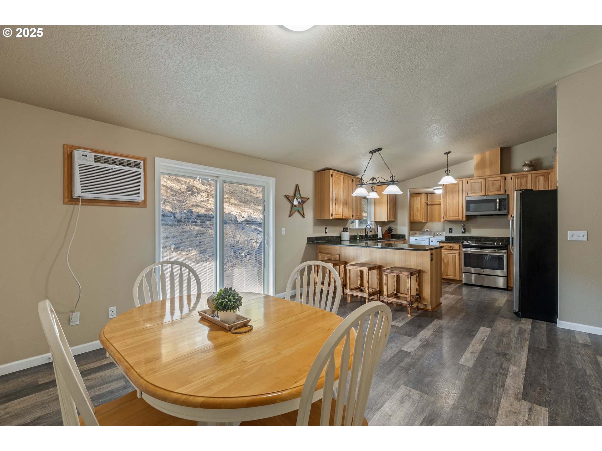 941 Colonial Road Roseburg, OR 97471 - Photo 13 of 48