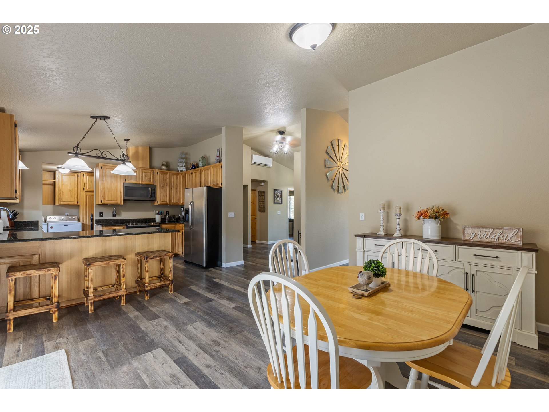 941 Colonial Road Roseburg, OR 97471 - Photo 14 of 48